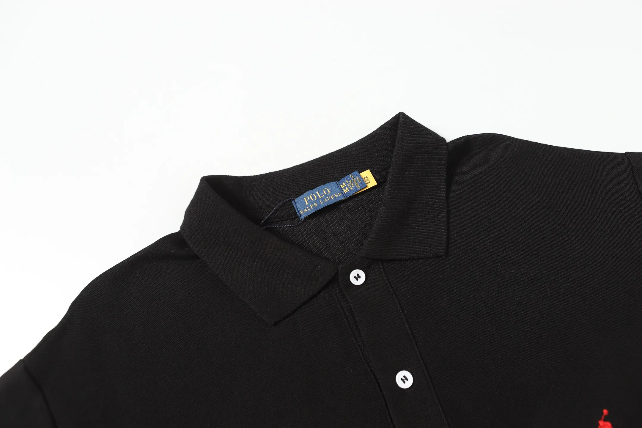 P146 Style No.: A013 [Ralph Lauren Classic Logo Embroidered Polo Shirt] ✅250g fine cotton pique fabric, custom-woven and dyed threads ✅Original stickers Scan the QR code to enter the official website ✅Large version, loose and stylish, can wear up to 210 pounds Color: Black White Navy Blue Sky Blue Dark Gray Floral Gray Size: S-XL